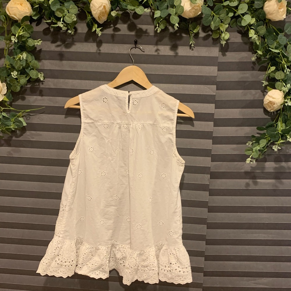 White eyelet embroidered sleeveless top - Picture 6 of 6